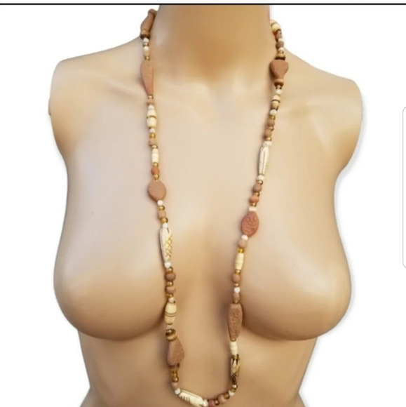 VINTAGE CARVED BONE, RED CLAY & MOTHER OF PEARL BEADED TRIBAL NECKLACE - Picture 1 of 4